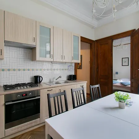 Apartman Magnificent Zyblikiewicza 11a, Location *