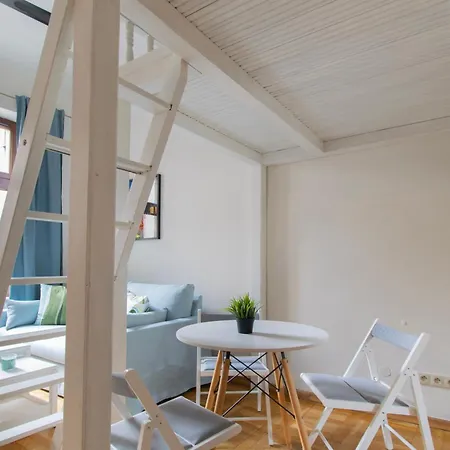 Apartman Magnificent Zyblikiewicza 11a, Location *