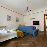 Magnificent Zyblikiewicza 11a, Location דירה