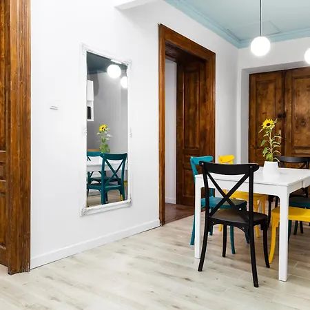 Magnificent Zyblikiewicza 11a, Location *