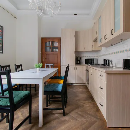 Apartman Magnificent Zyblikiewicza 11a, Location *