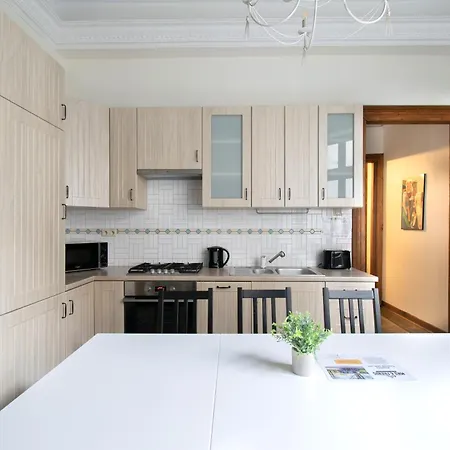 Magnificent Zyblikiewicza 11a, Location Cracovie